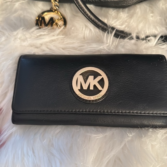 Michael Kors Large Tote Bag and Wallet - Picture 4 of 4